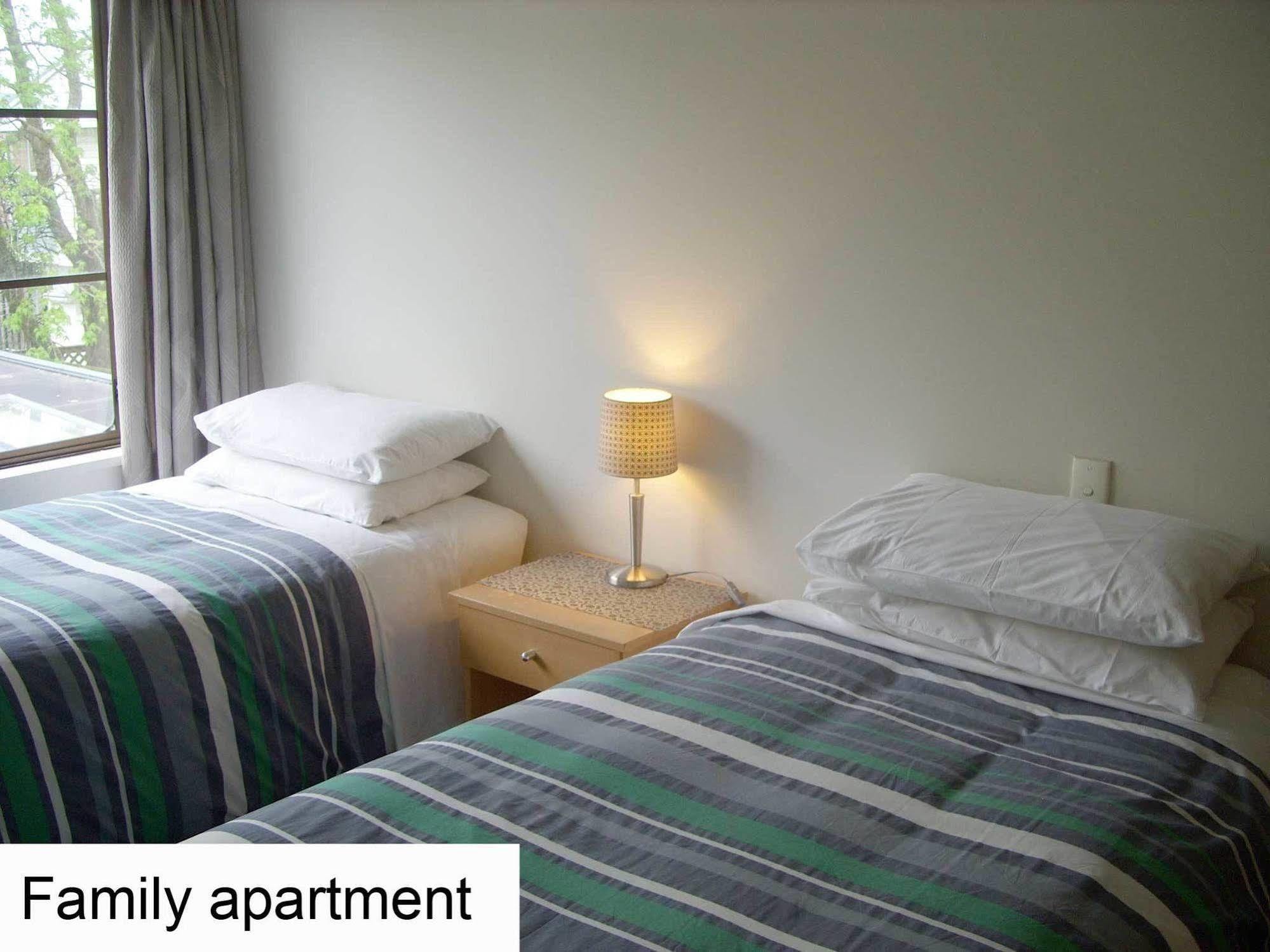 Tudor Court Motel Крайстчёрч Экстерьер фото