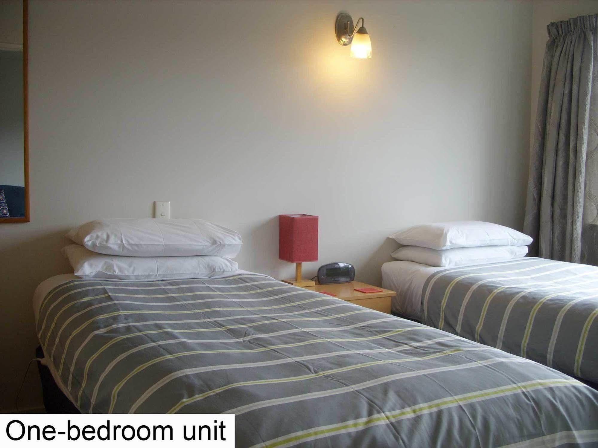 Tudor Court Motel Крайстчёрч Экстерьер фото